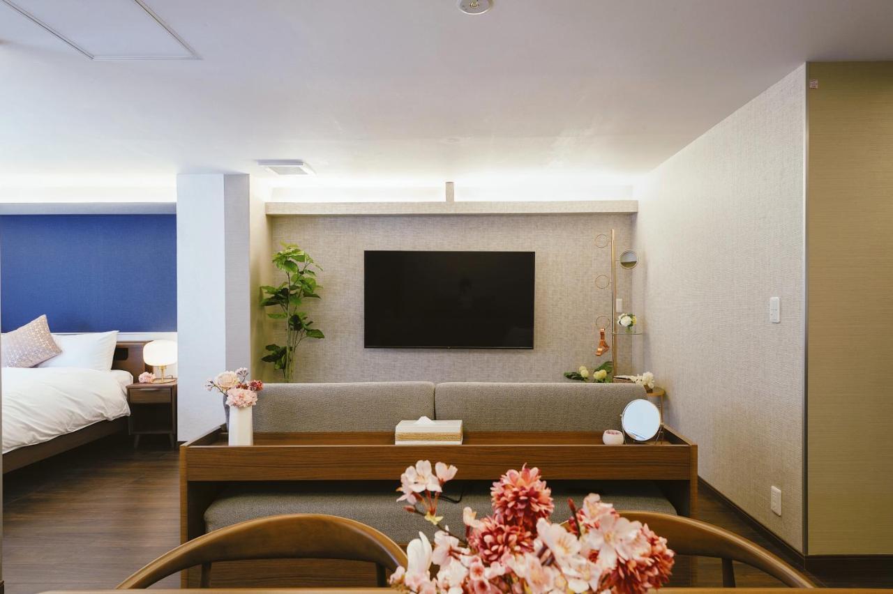 Cherry Blooming Tokyo- All Suite Boutique Hotel 东京伊樱里-中央区全套房艺术酒店 Dış mekan fotoğraf